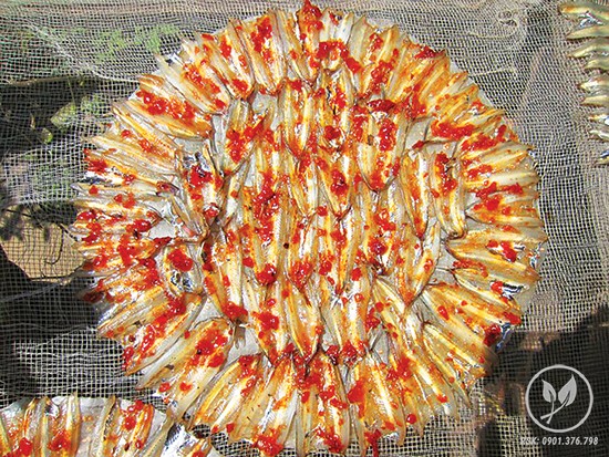 uop banh trang ca com